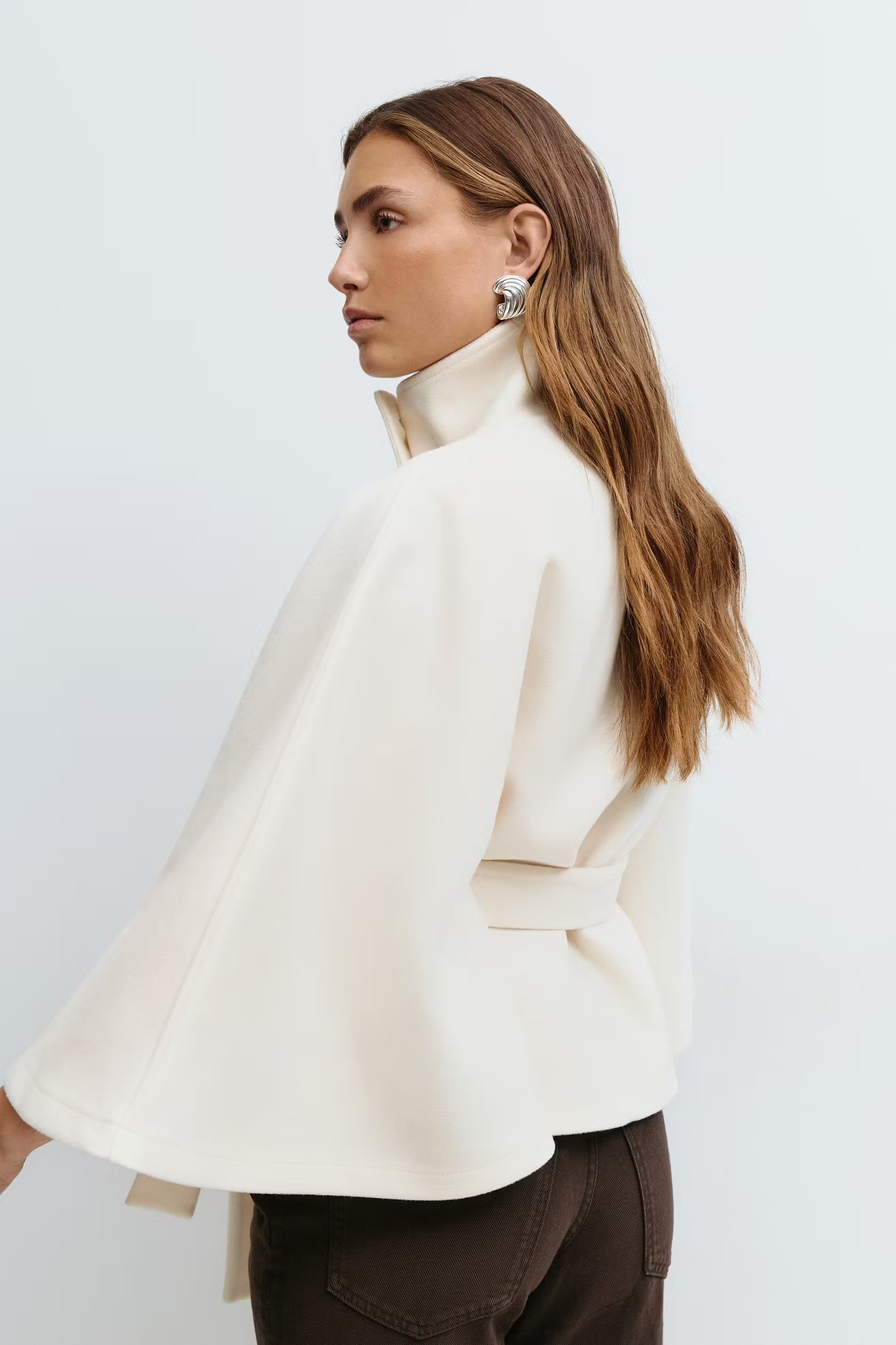 Henley | Chaqueta de mujer con mangas capeadas, cuello alto y cinturón