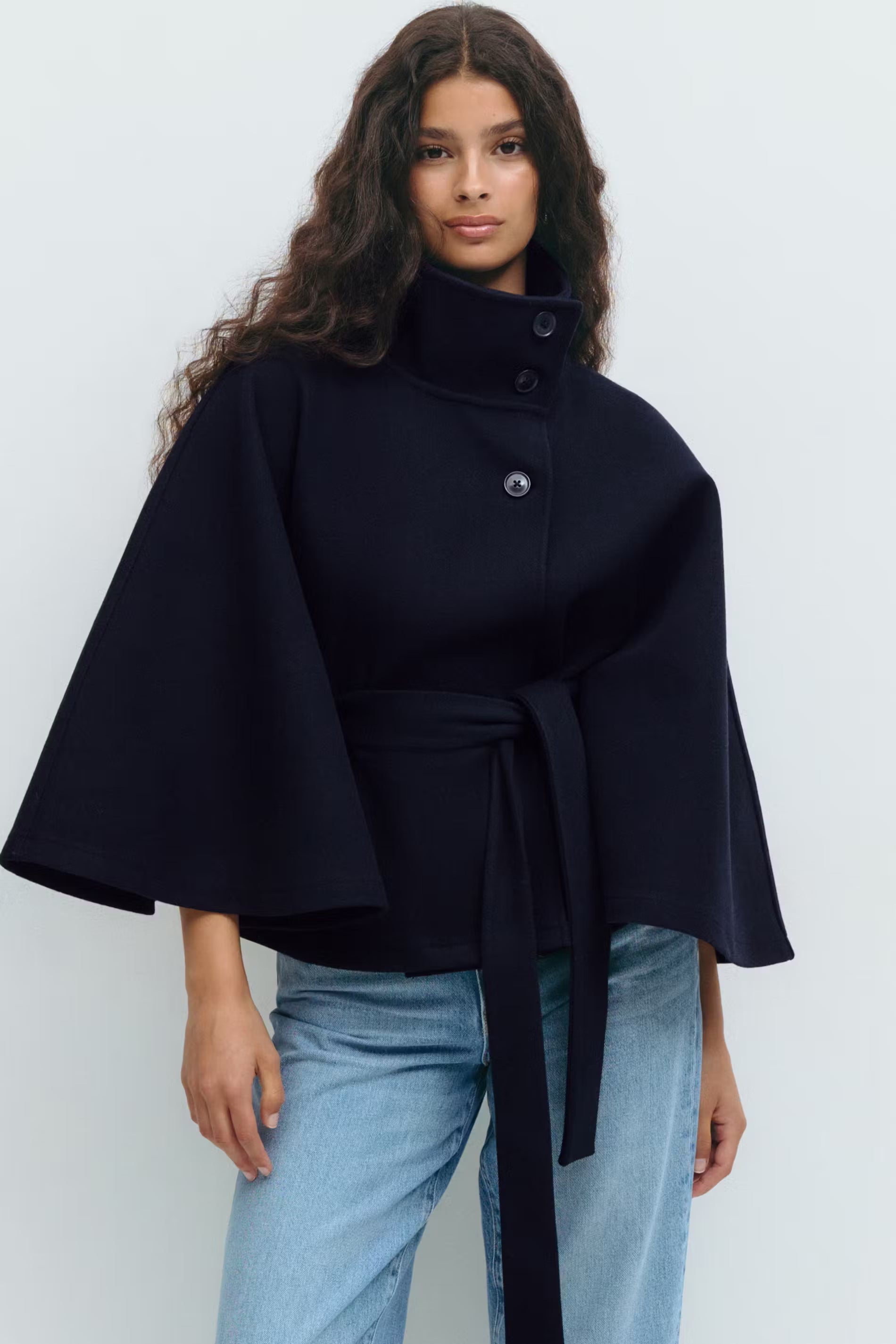 Henley | Chaqueta de mujer con mangas capeadas, cuello alto y cinturón