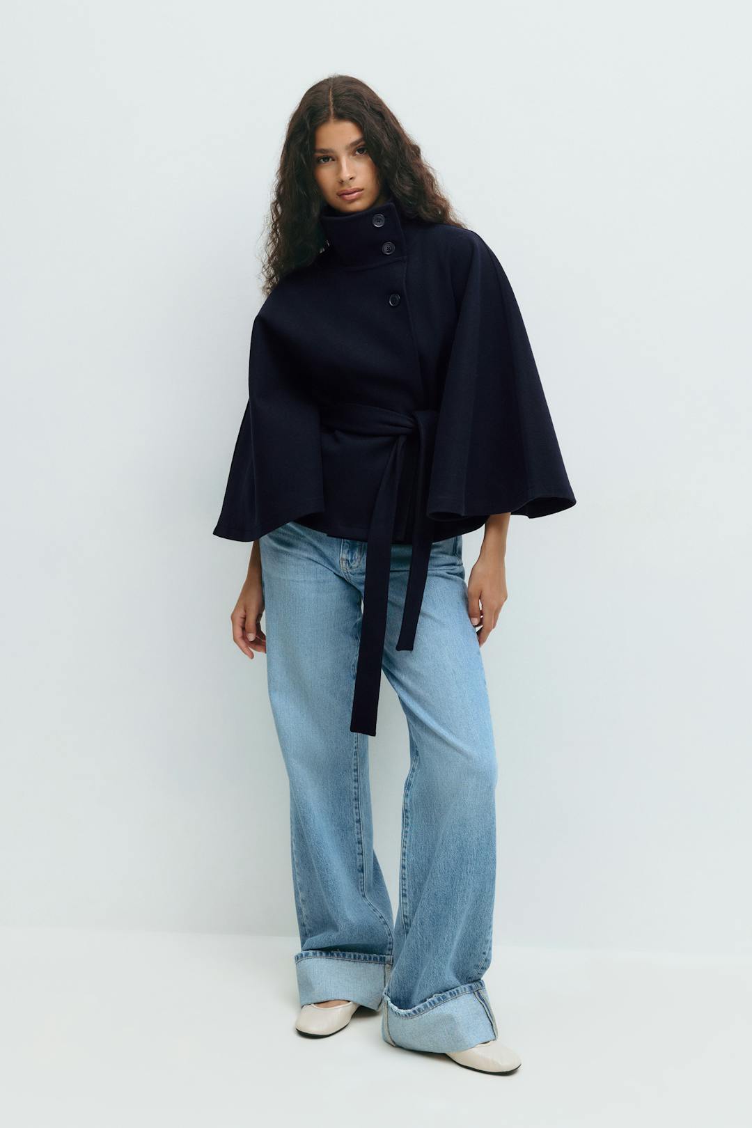 Henley | Chaqueta de mujer con mangas capeadas, cuello alto y cinturón