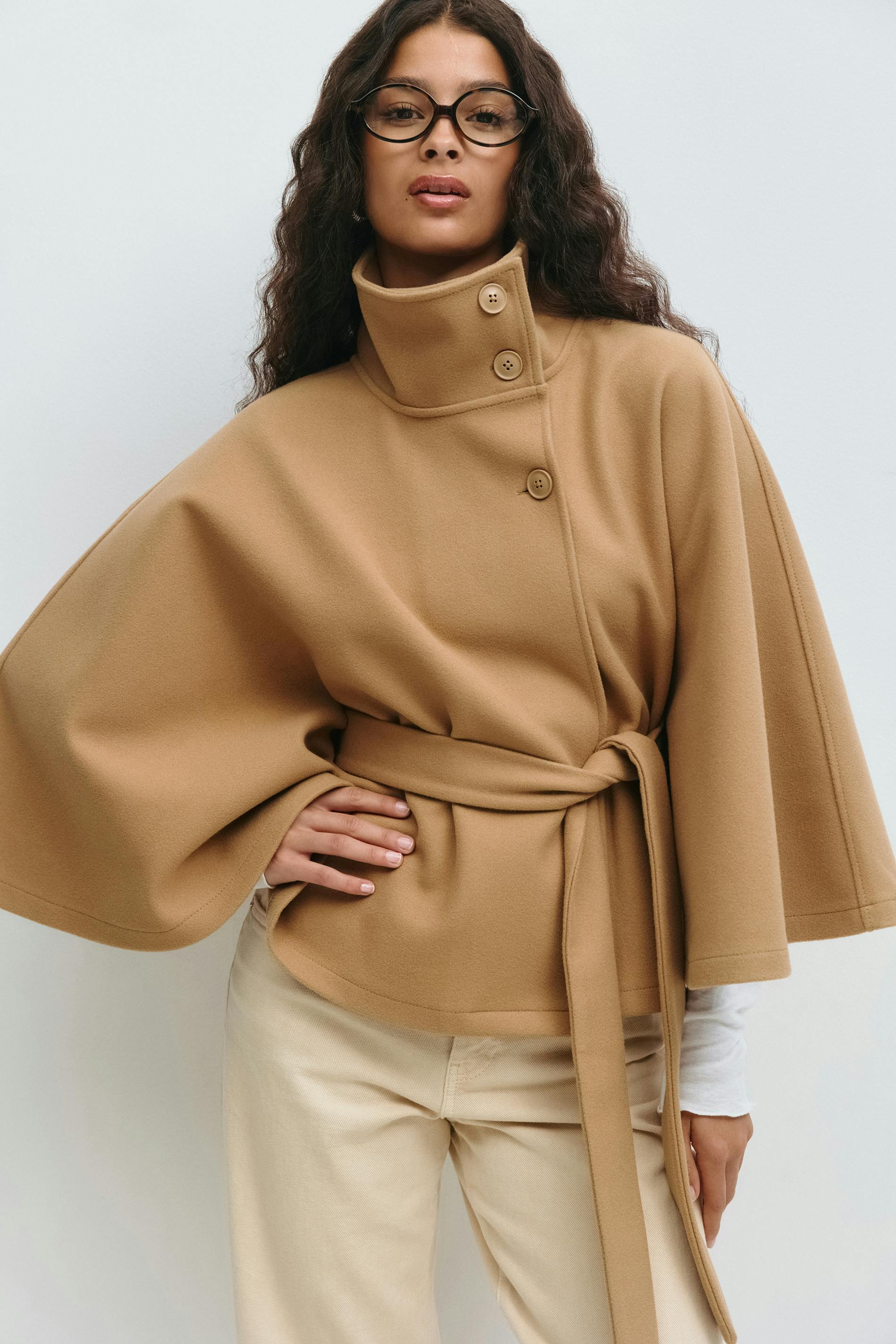 Henley | Chaqueta de mujer con mangas capeadas, cuello alto y cinturón