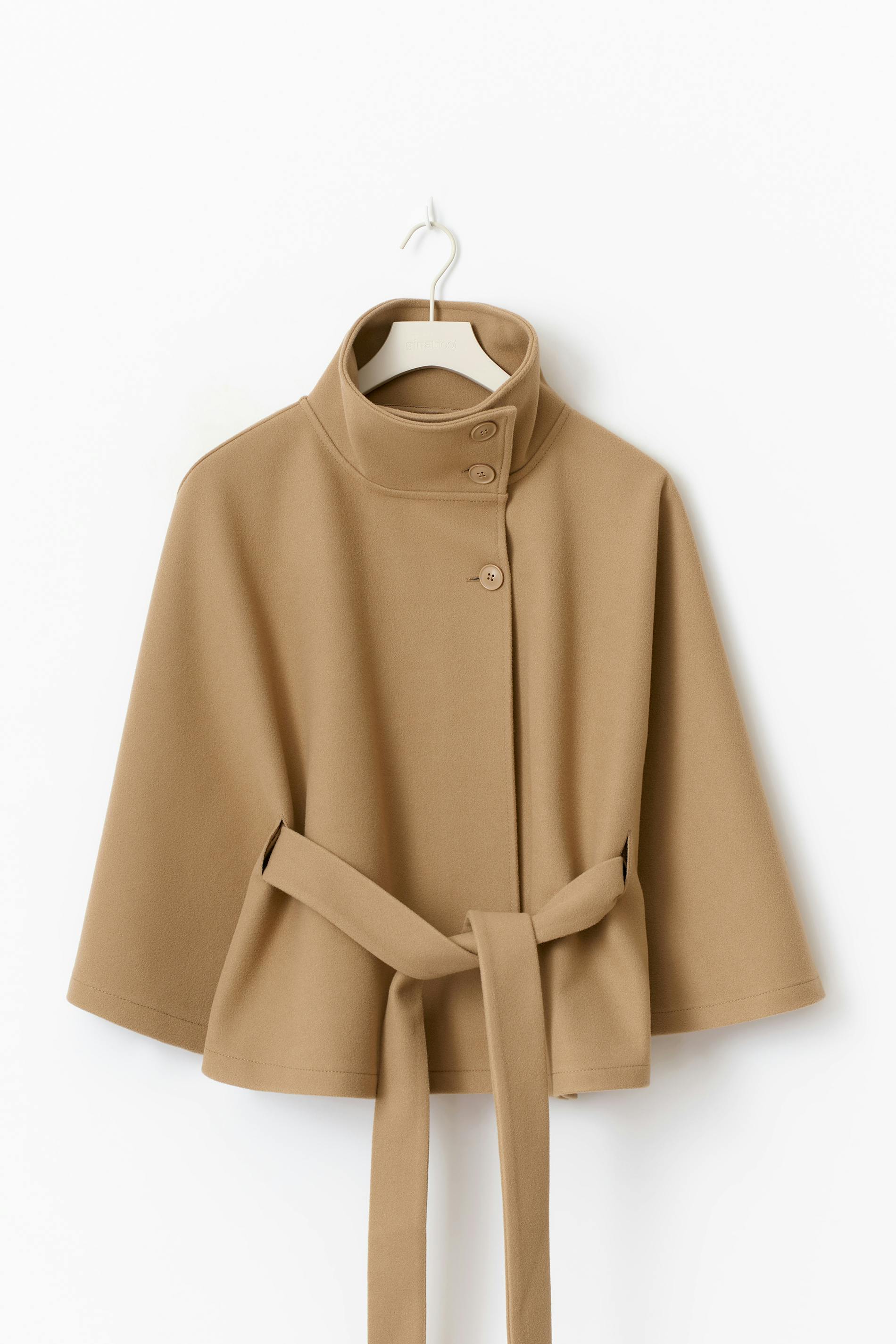 Henley | Chaqueta de mujer con mangas capeadas, cuello alto y cinturón