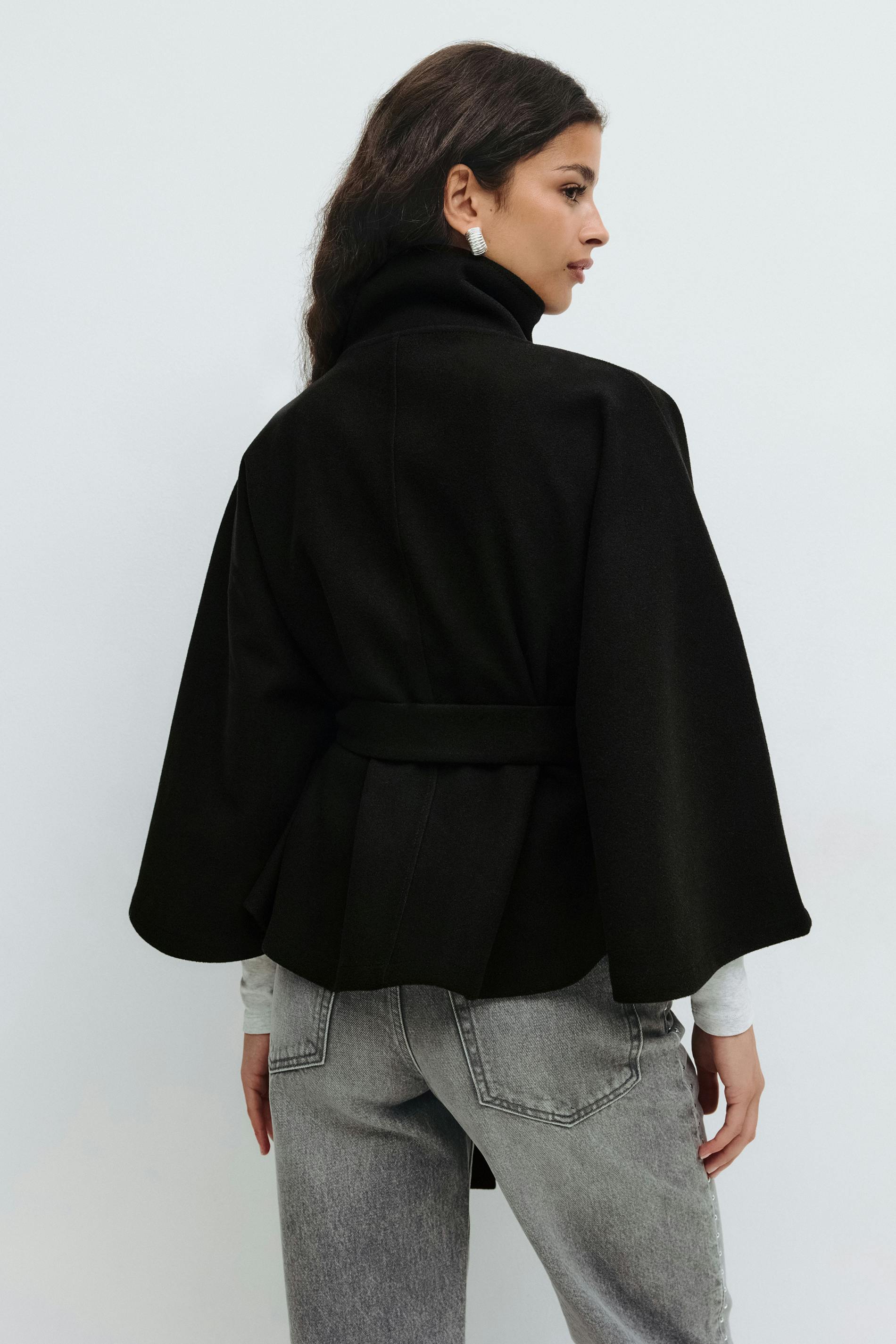 Henley | Chaqueta de mujer con mangas capeadas, cuello alto y cinturón