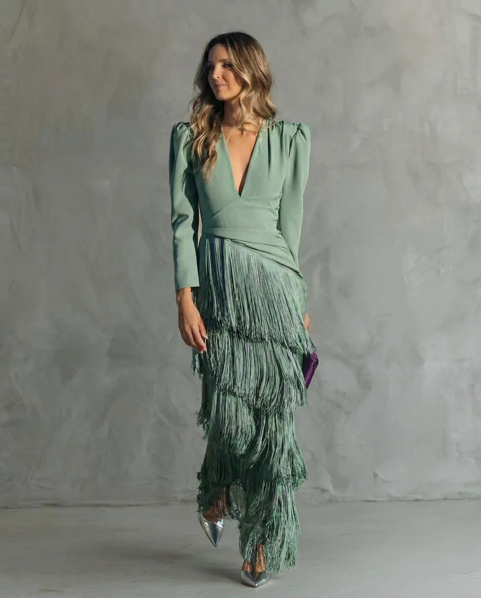 Emilia · Vestido elegante con mangas de flecos