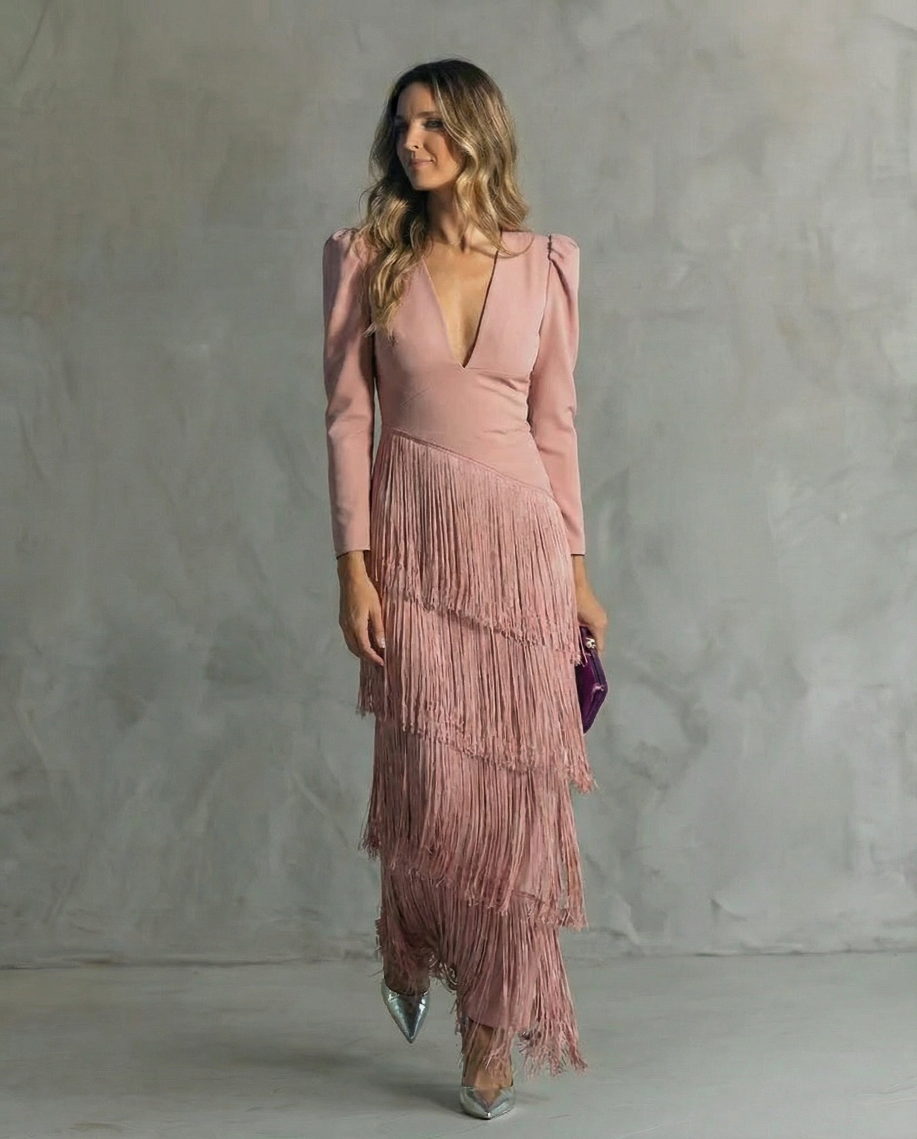 Emilia · Vestido elegante con mangas de flecos