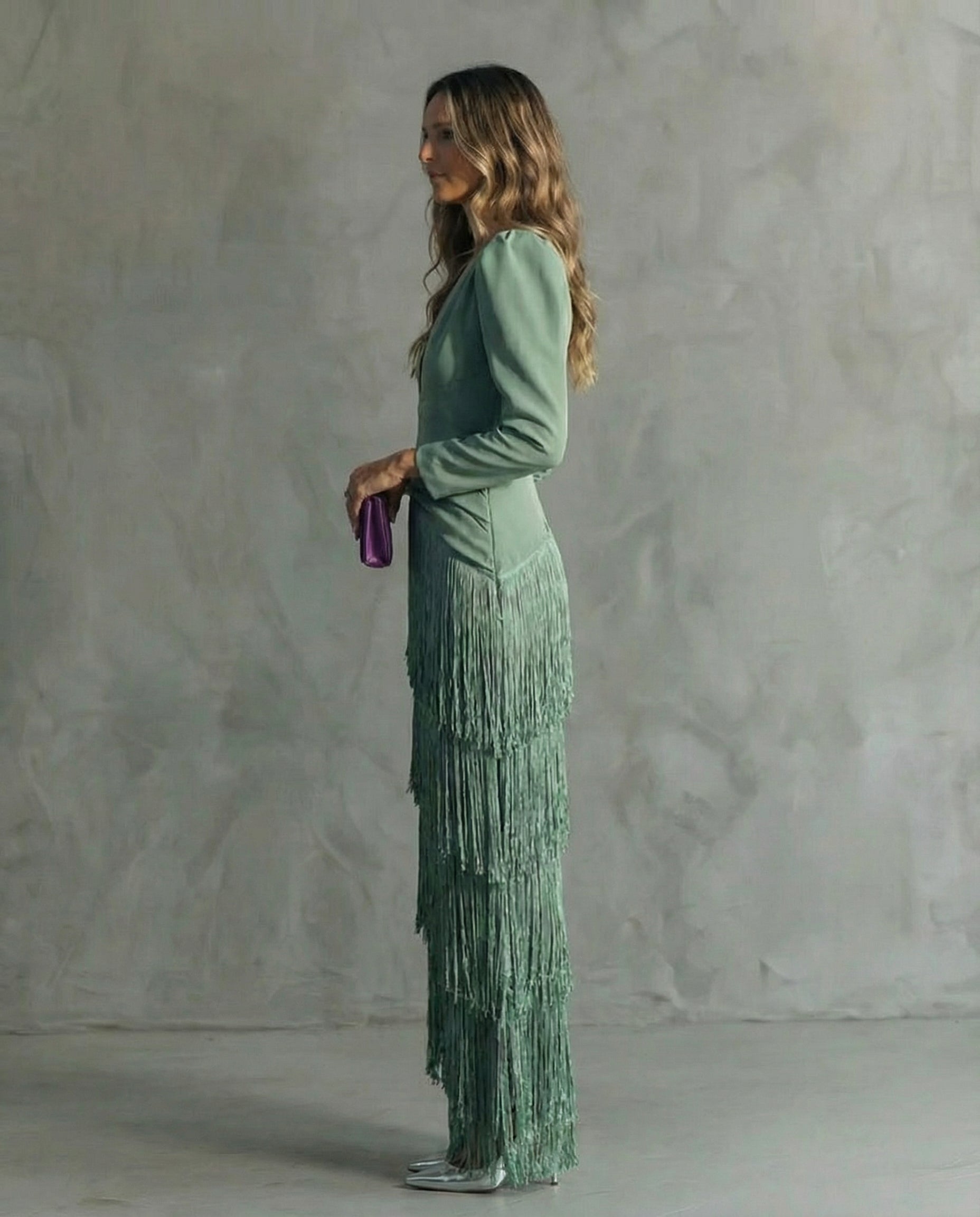 Emilia · Vestido elegante con mangas de flecos