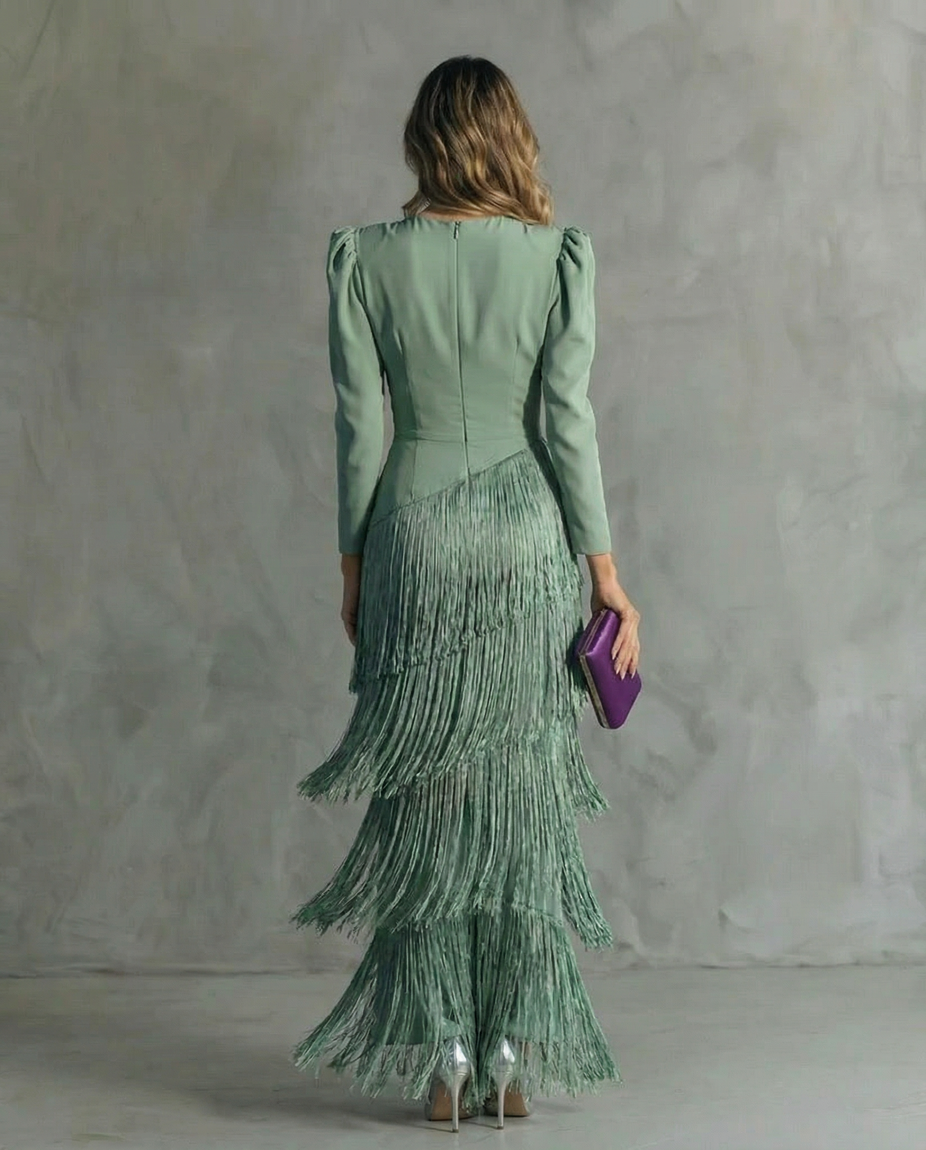 Emilia · Vestido elegante con mangas de flecos